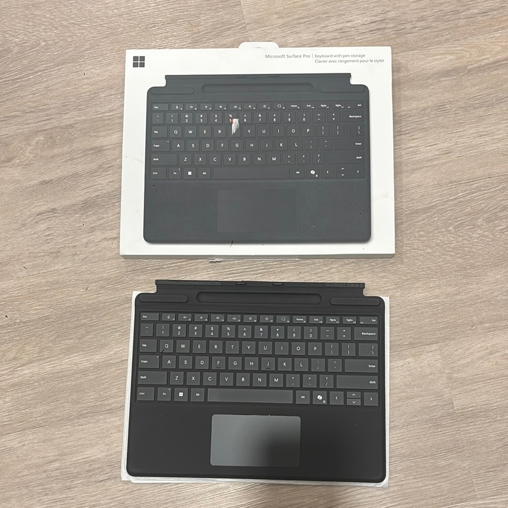Like new Microsoft Surface Pro Keyboard with pen storage